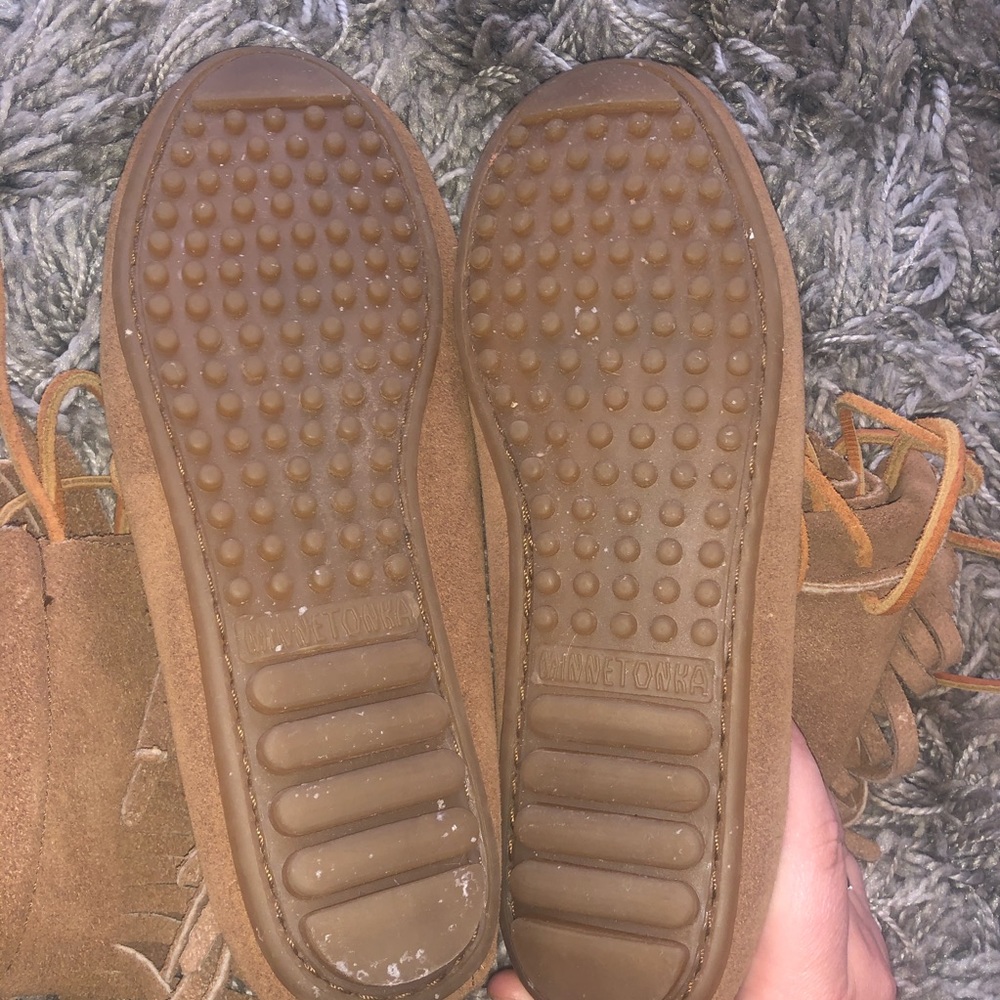 Minnetonka Tramper suede lace fringe moccasin boot - Picture 7 of 8
